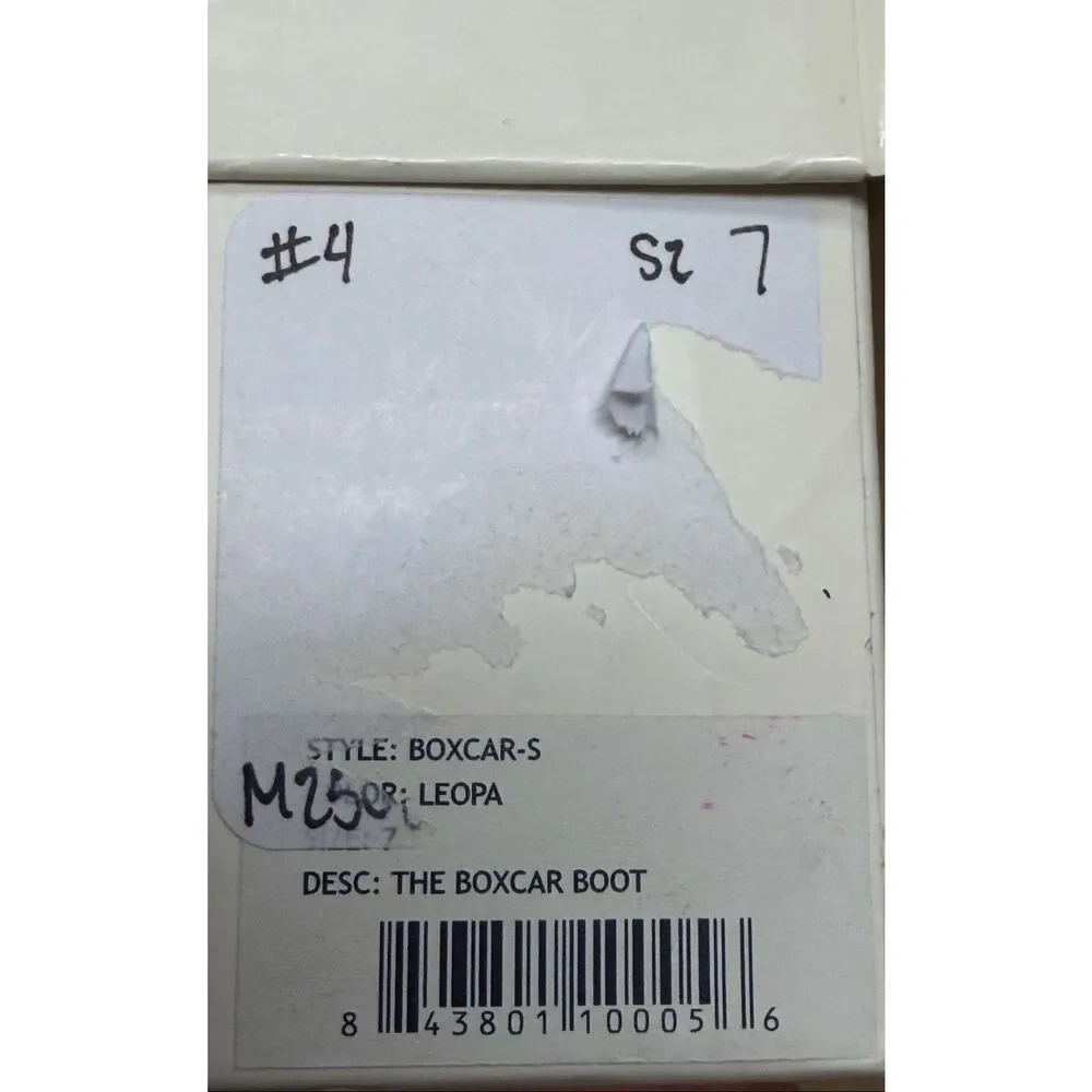 THE GREAT Distressed Boxcar Boot in Cream NWB Size 7